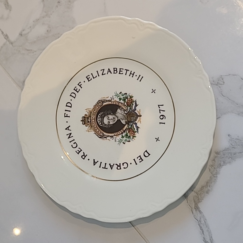 Queen Elizabeth II plate